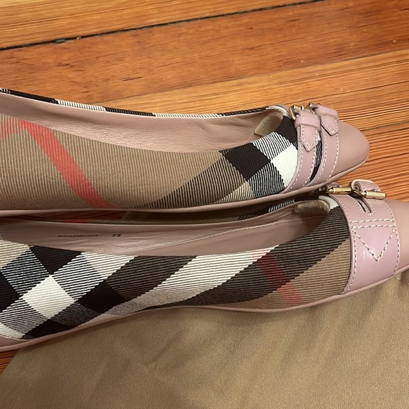 Burberry flats, EXCELLENT CONDITION, worn once. bag included - Picture 6 of 6